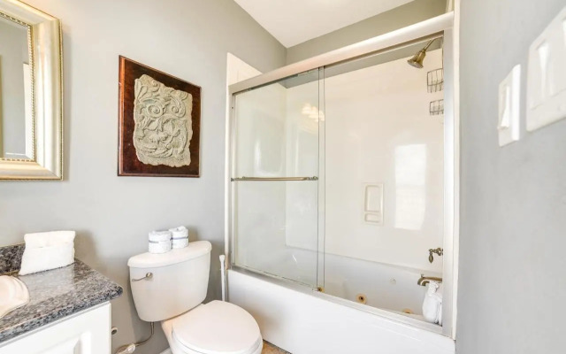 Oceanfront Galveston Beach House: Steps to Sand!