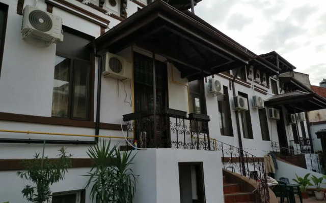 Joe Hostel