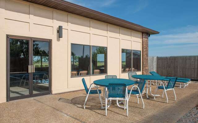 Days Inn by Wyndham Pontoon Beach