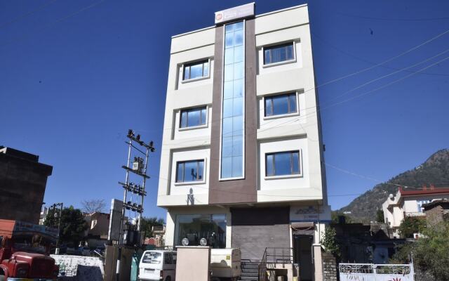OYO 10753 Hotel Triund Regency
