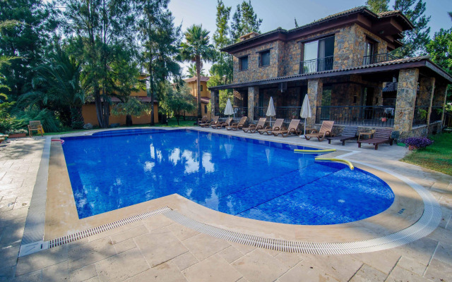 Hotel Holiday Calbis