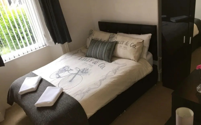 Glasgow West End Apartment