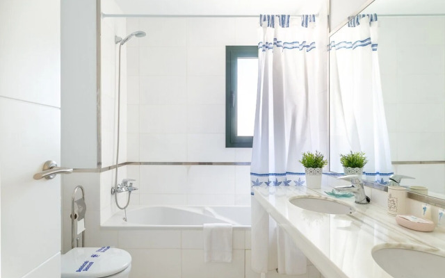 2193-Moderno apto con terraza vista al mar