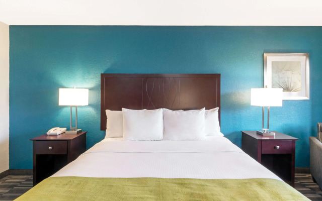 Days Inn Fairmont