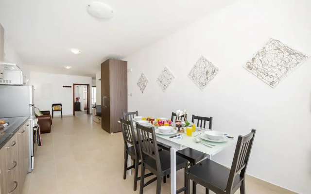 Summer Breeze Superior Apartment with Terrace by Getaways Malta