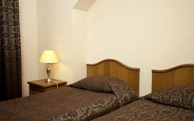 Monte Kristo Hotel