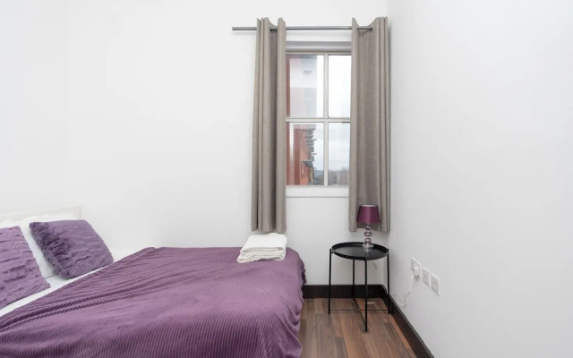 Modern 2-bed Home - Sleeps 6 & Free Parking