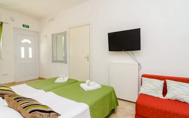 Apartments Versus- Studio Apartment With Terrace