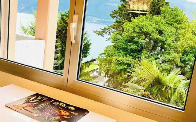 Spectacular Penthouse With Lake Views in Central Brissago