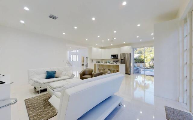 Beautiful Hollywood Beach 4 BR Home W Heated Pool