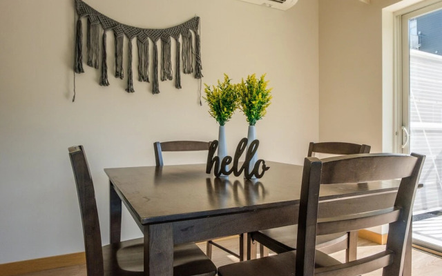 Chic Central Apartment with Free Parking