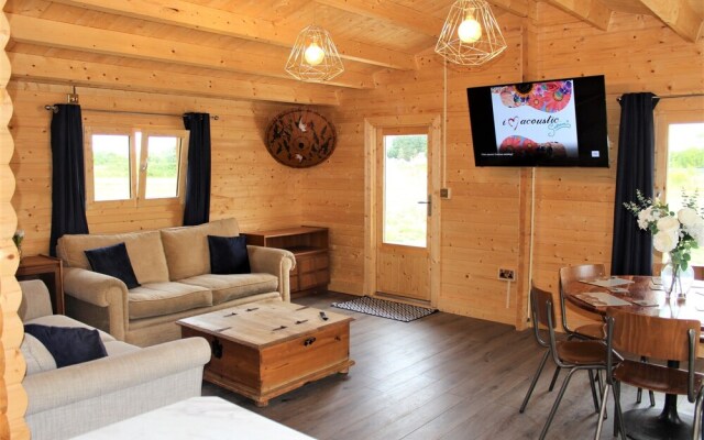 Inviting 3-bedroom Lodge in Ashton Under Hill