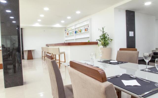 Americas Townhouse Hotel