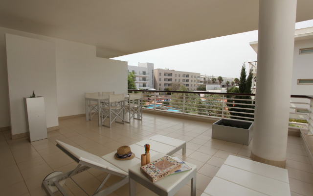 Marina Club Lagos Resort