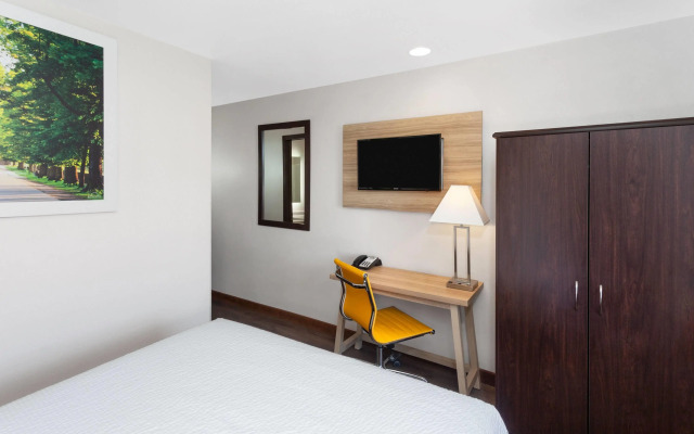 Days Inn & Suites by Wyndham Spokane Airport Airway Heights