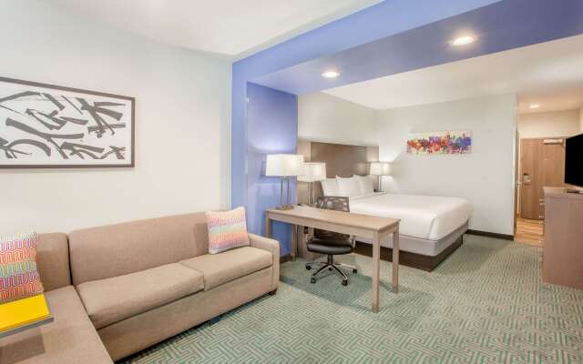 La Quinta Inn & Suites by Wyndham Dallas Duncanville