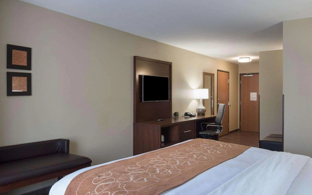 Comfort Suites Bridgeport - Clarksburg