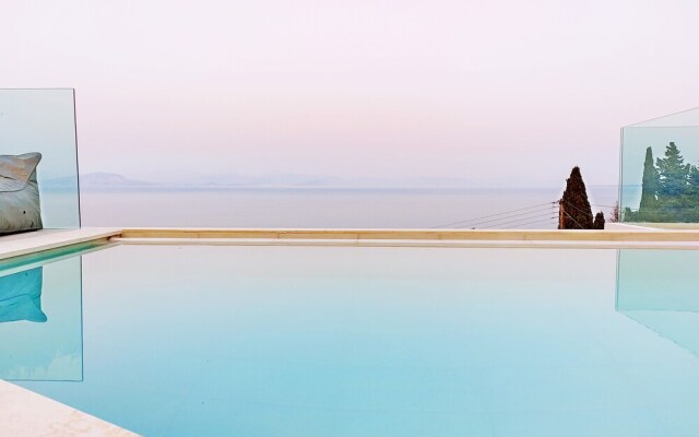Sea & Cliff Luxury Suites byCorfuescapes