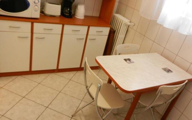Redlotus Accommodation-Old City Inter2