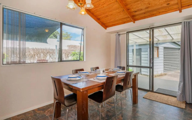 Treasure on Chestnut - Tairua Holiday Home