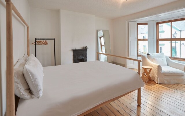 Host Stay Emerald Residence