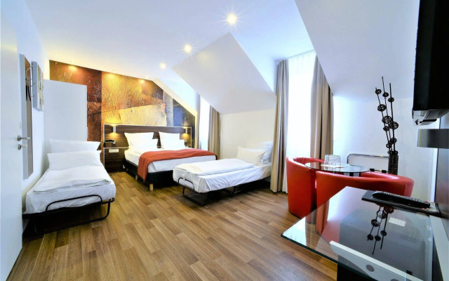 Ascot Hotel