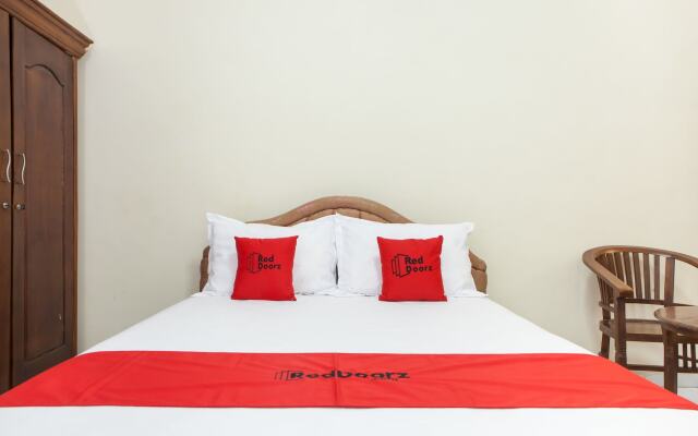 Reddoorz @ Raya Ngagel 3