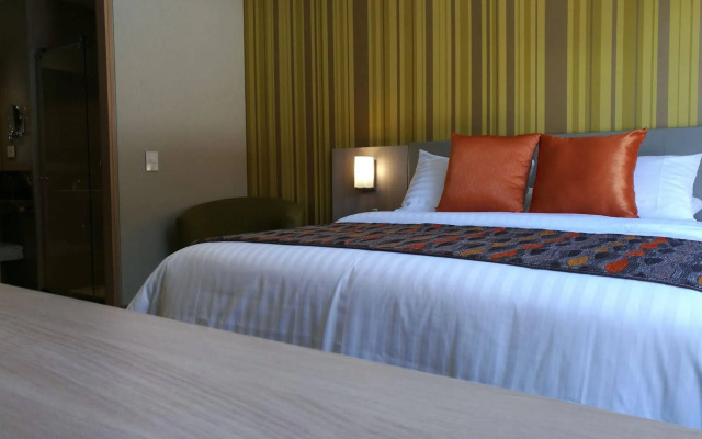 Hotel Plaza Suites