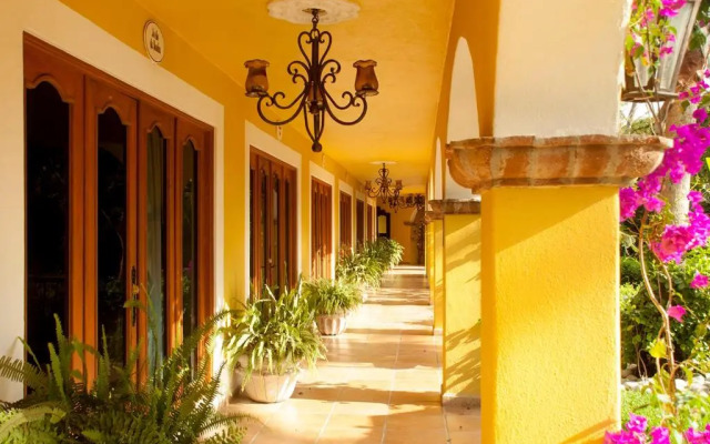 El Encanto Inn