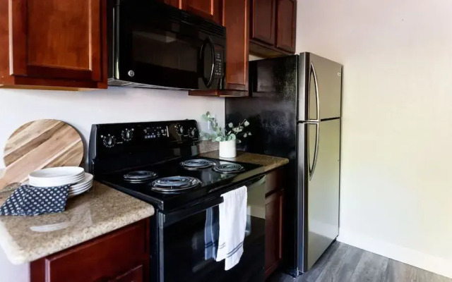 Stylish Old Town 2 Bdrm Ground Floor Condo