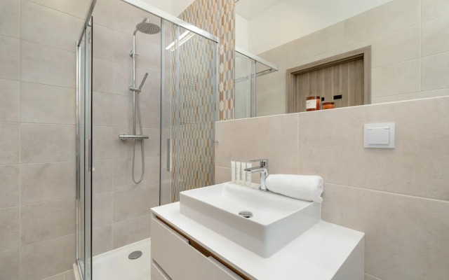 Luxurious Apartment by Renters Prestige
