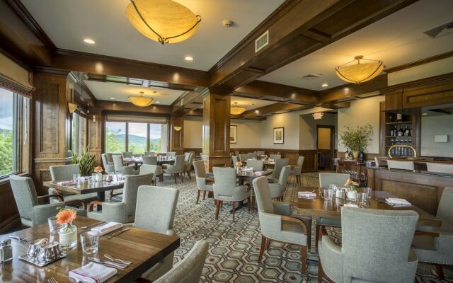 Grand Cascades Lodge
