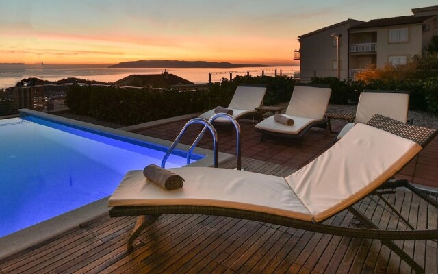 Swanky Villa in Makarska With Sauna, Jacuzzi & Mountain Views