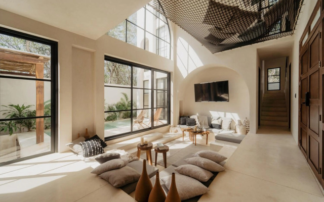 Villa Torana 4br/8pp Private Pool Rooftop Security