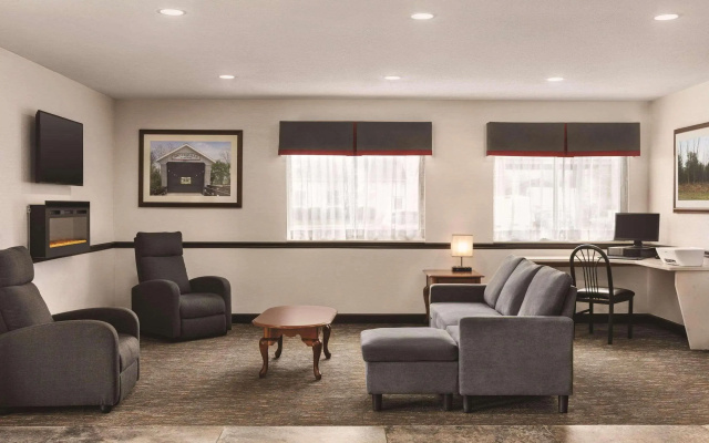 Holiday Inn Express Auburn - Touring Drive