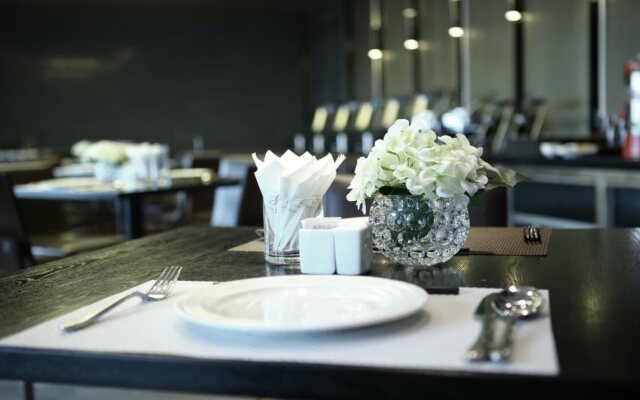 DeRUCCI Hotel