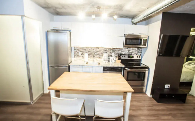 Pinnacle Suites - Chic Downtown Loft