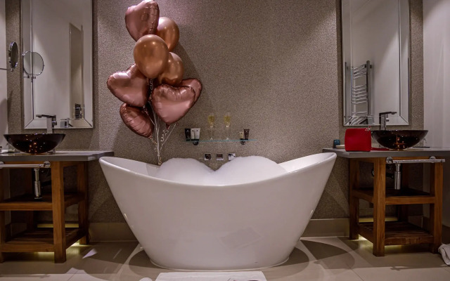 Alexander House And Utopia Spa