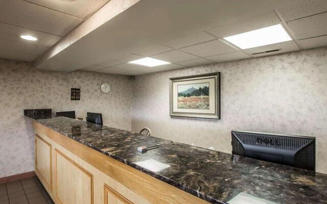 Americas Best Value Inn Pilot Mountain