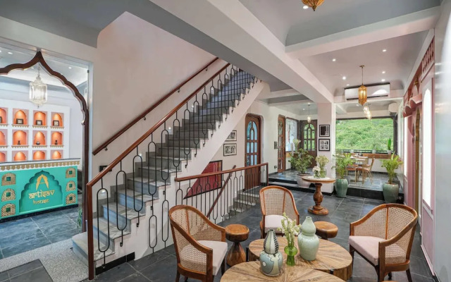 Artisav House