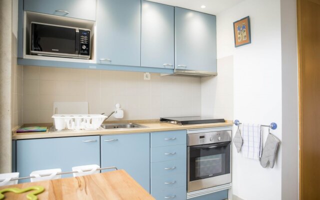 B06 - Top-Floor Marina Club 2 Bed Apartment