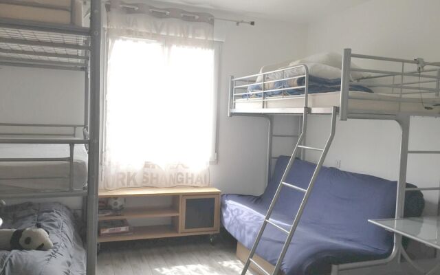 House With 4 Bedrooms in Hourtin, With Enclosed Garden