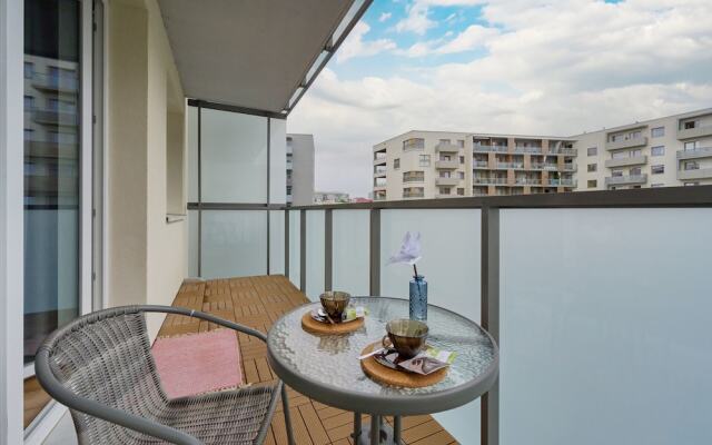 Blue Sky Apartment by Renters