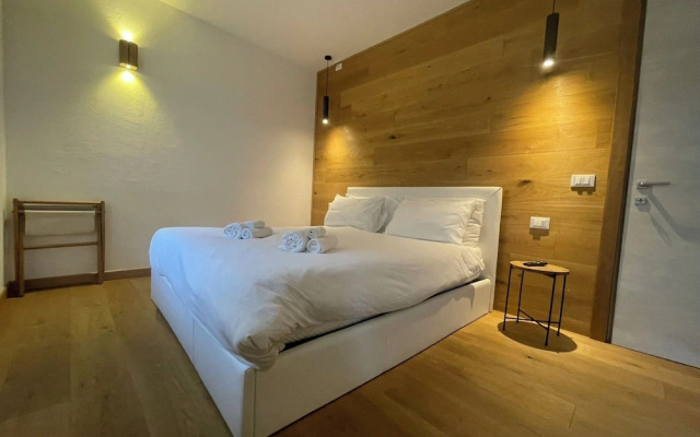 SnowLake Suite & Apartments