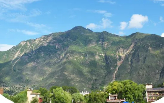 Danba Blue Bird Homestay