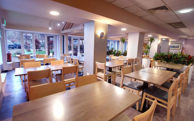 Waterloo Hub Hotel & Suites