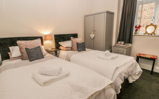 Esplanade Gardens, Apartment 1