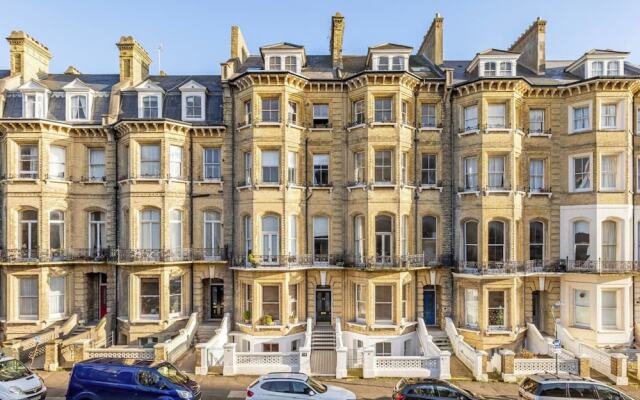 Spacious Central Hove Beach Flat