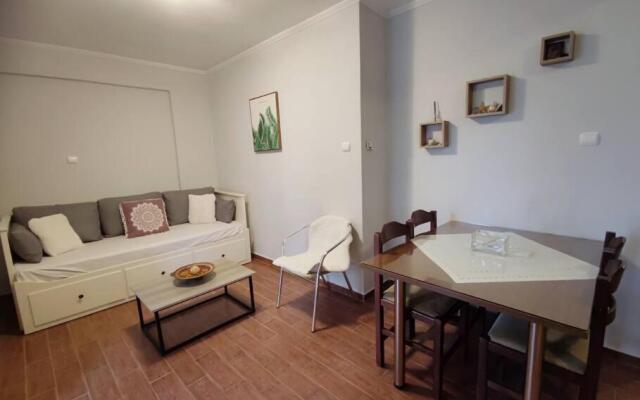 1. Lovely house with garden and free parking