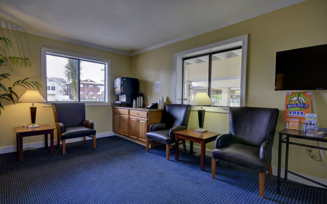 Coastal Palms Inn & Suites